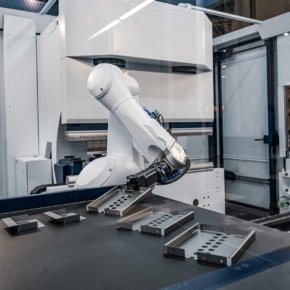 demo-attachment-110-robotic-arm-modern-industrial-technology-DUCYZJ7