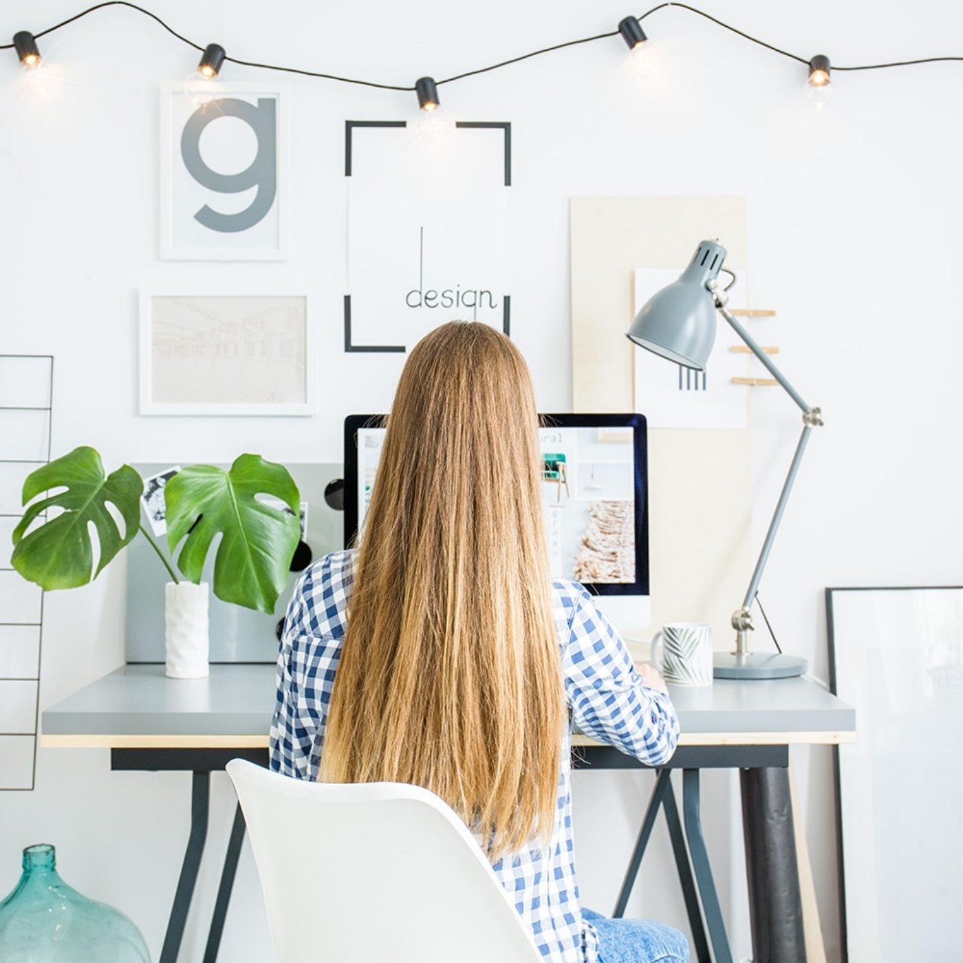 demo-attachment-137-person-with-long-curly-hair-PZ99QM21