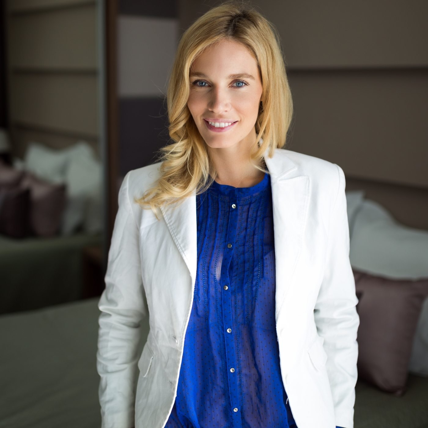 demo-attachment-133-portrait-of-attractive-businesswoman-in-hotel-M2LSR4J